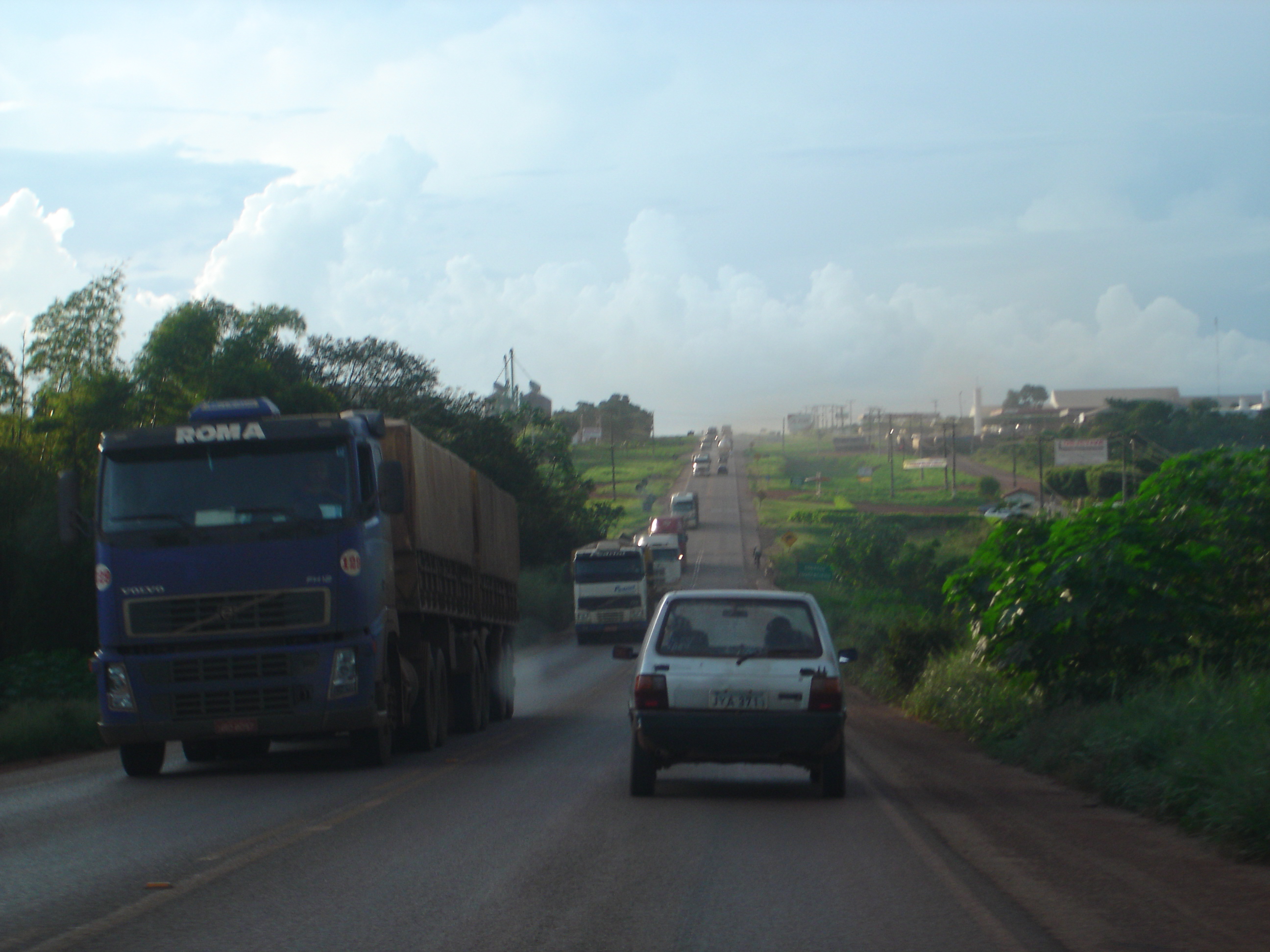 Traffic on BR-163 in Rondonopolis, Mato Grosso