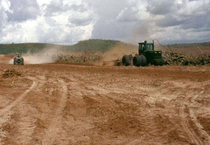 Preparing land and applying fertilizers for new soybean production in Mato Grosso