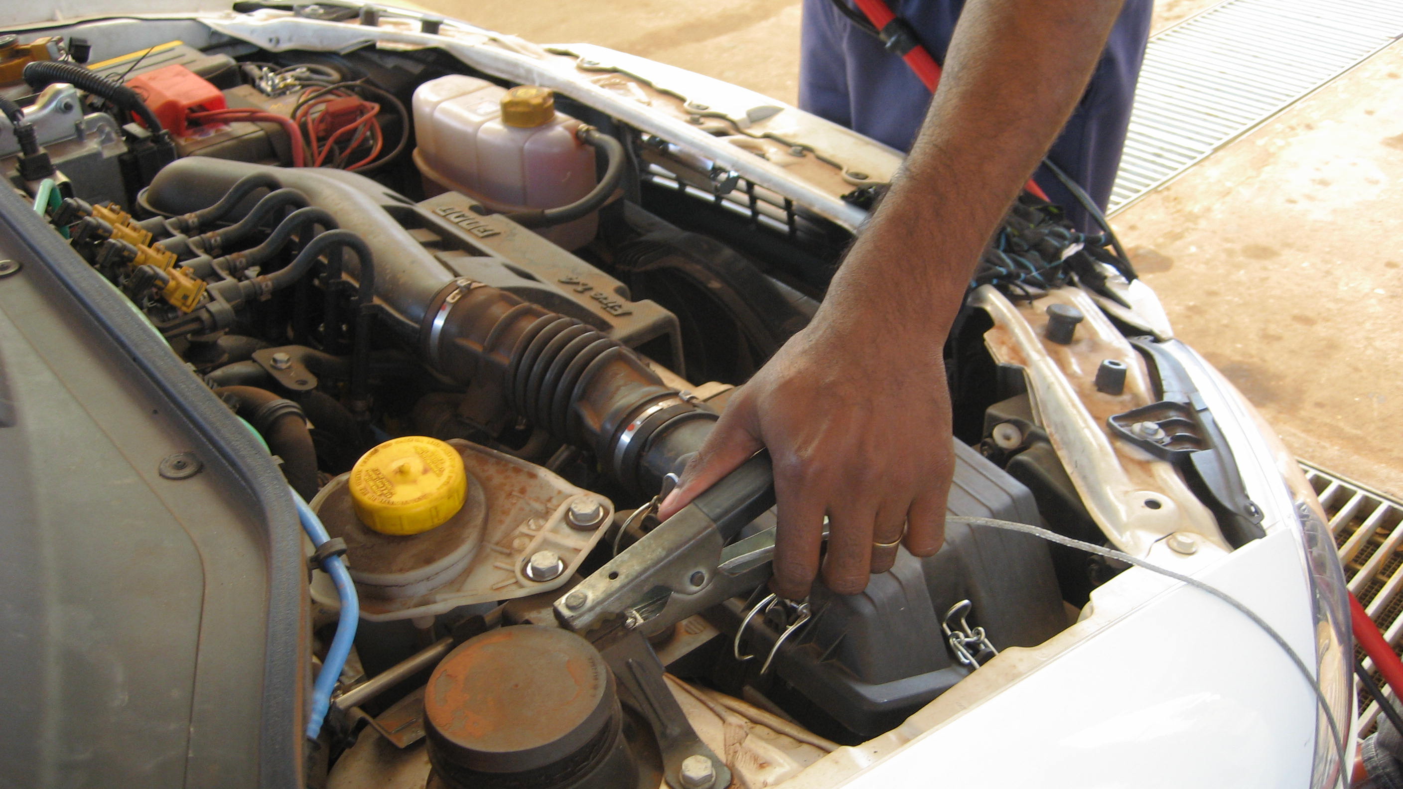 Grounding car while filling tanks with natural gas