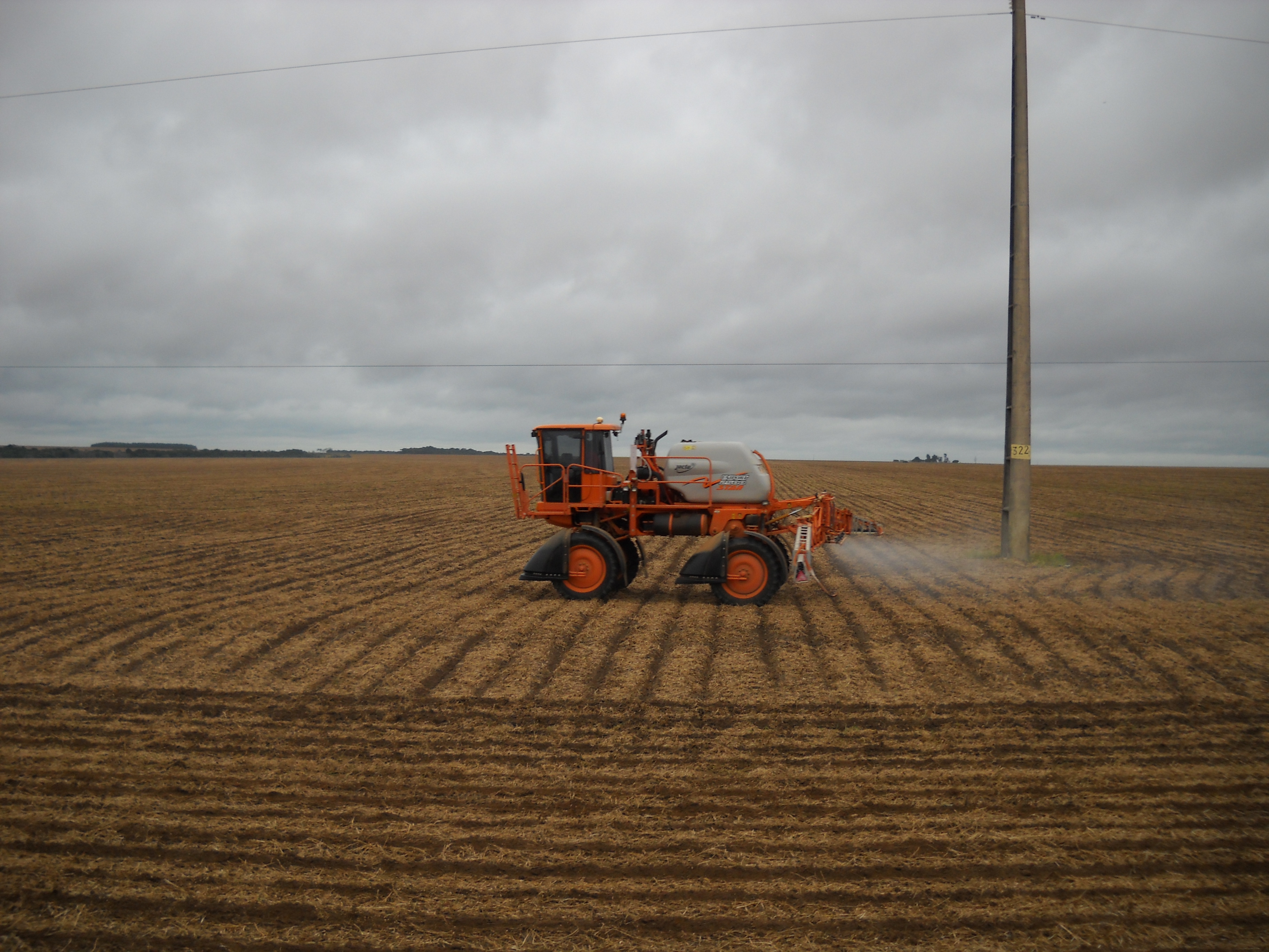 Spraying safrinha corn near Primavera do Leste in eastern Mato Grosso