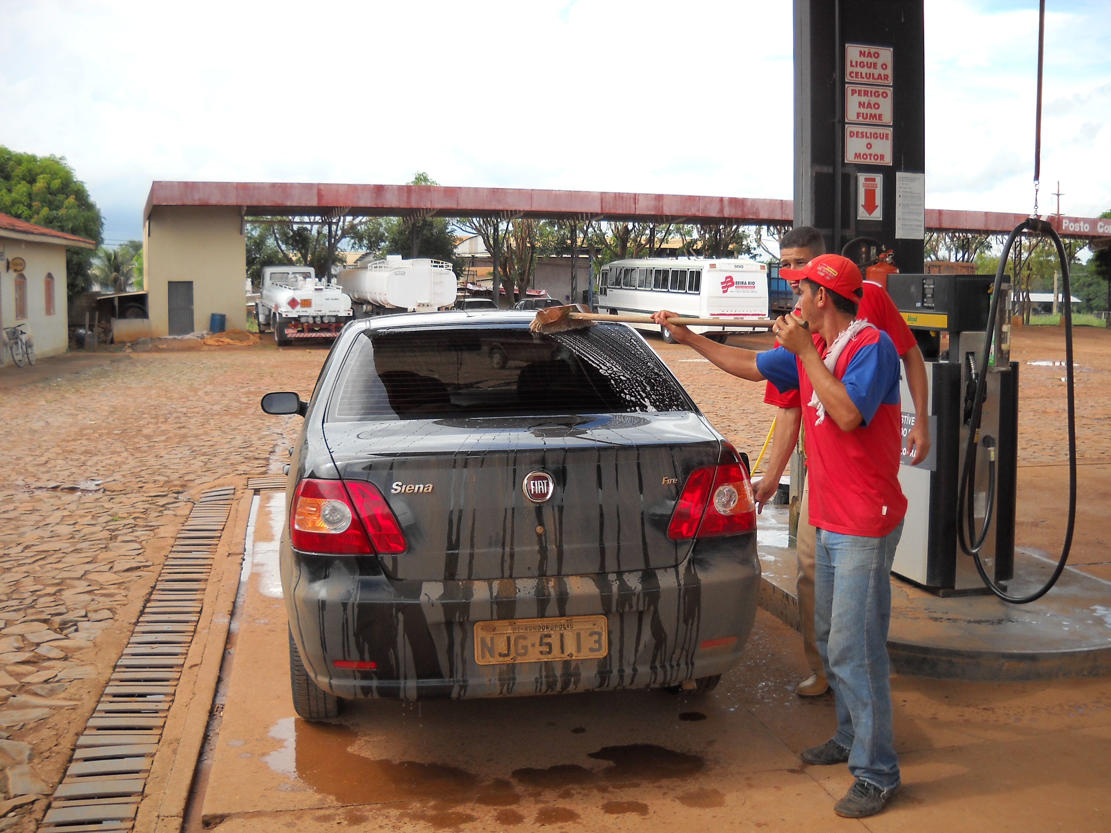 Refueling with ethanol (E100) in Colider in northern Mato Grosso