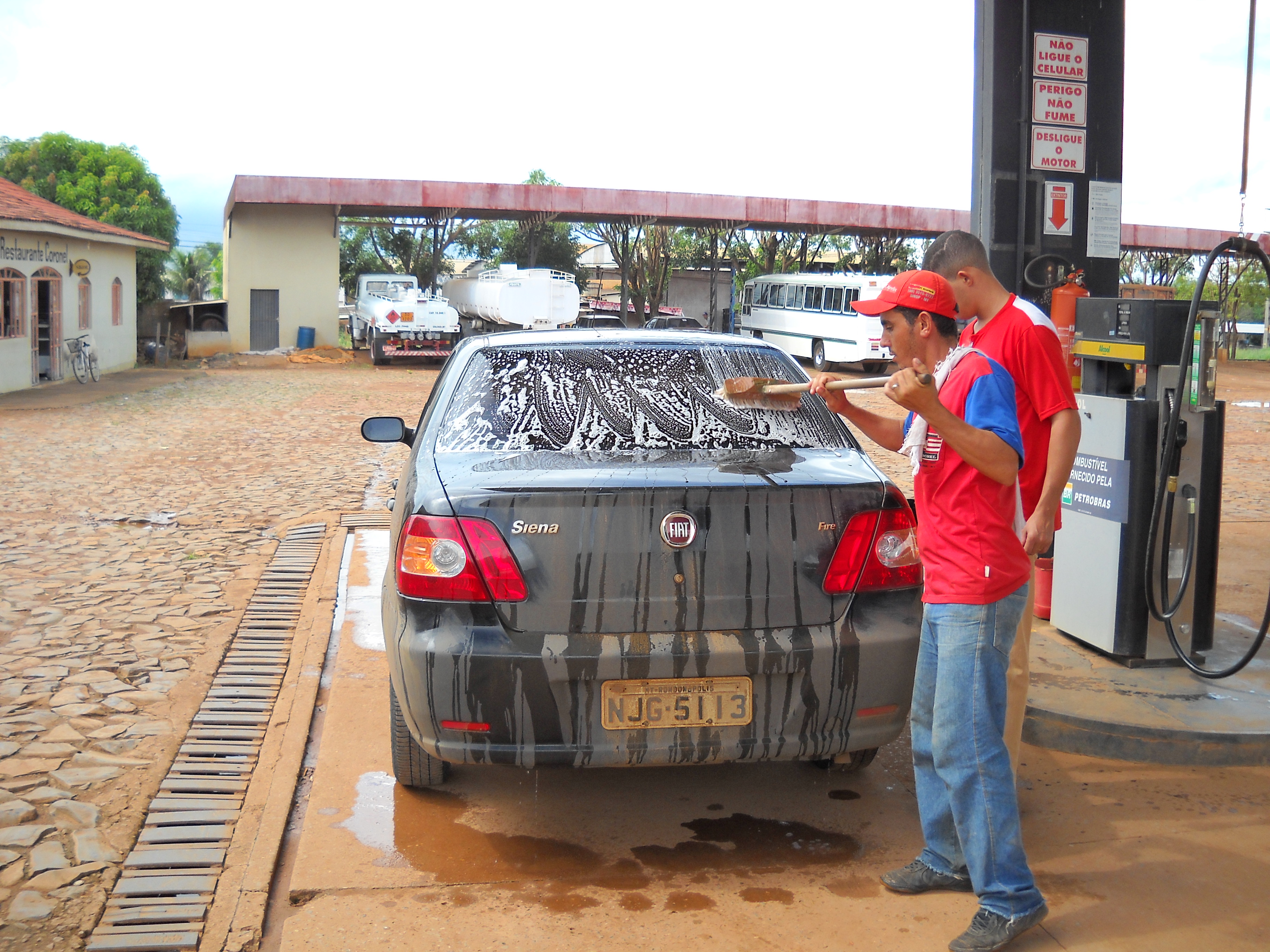 Refueling with ethanol (E100) in Colider in northern Mato Grosso