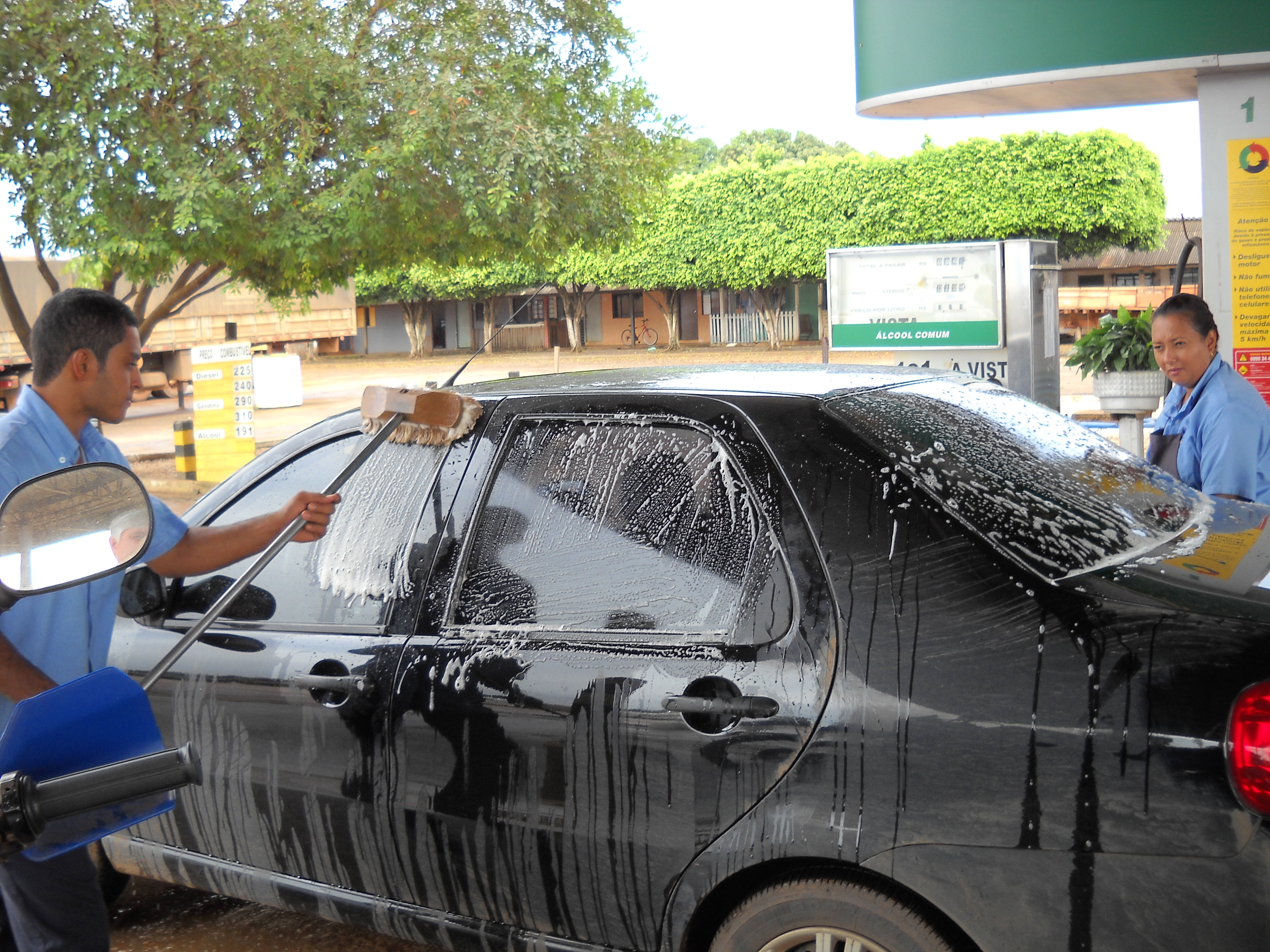 Refueling with ethanol (E100) in Lucas do Rio Verde in central Mato Grosso