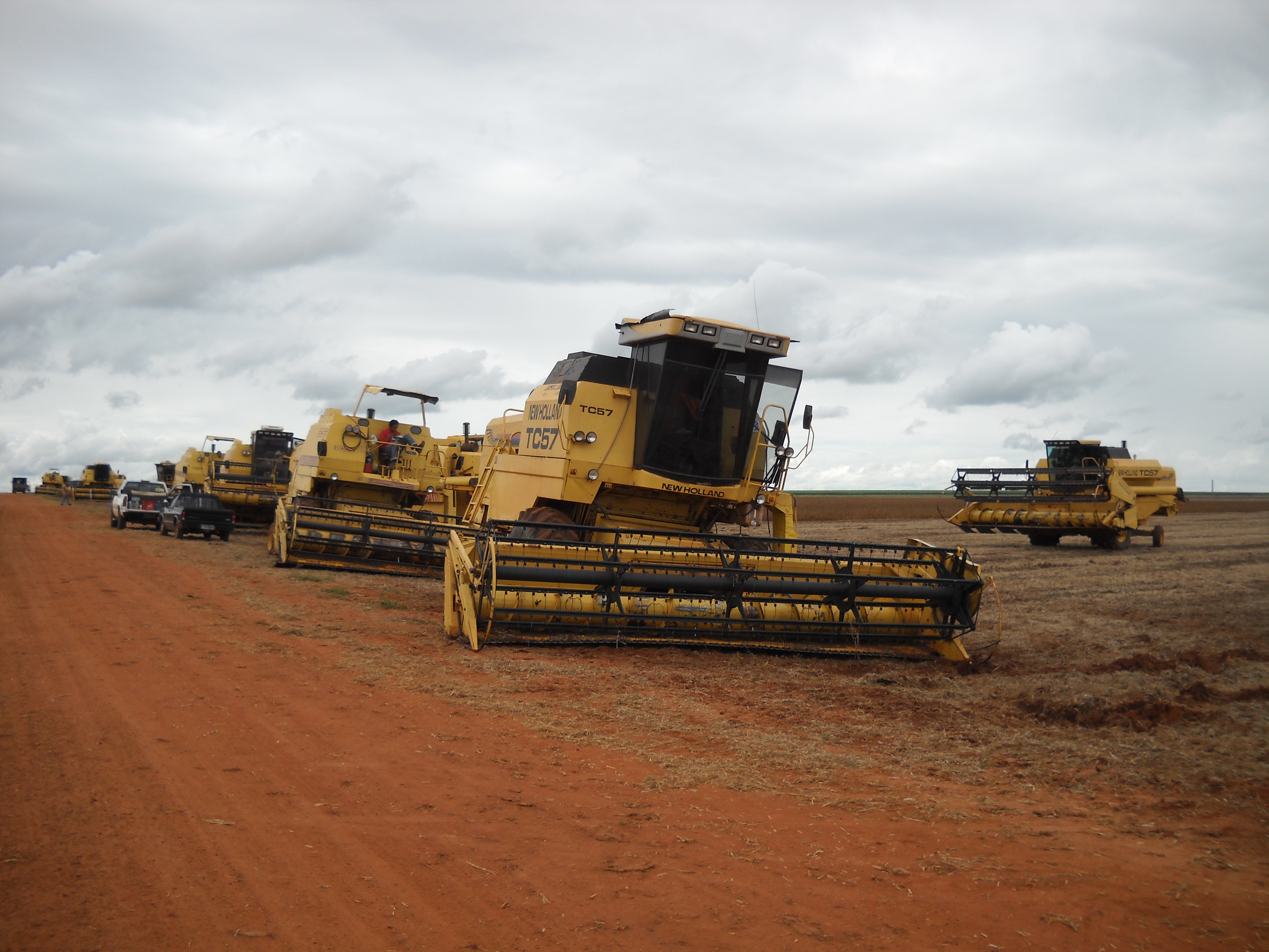 Custom combine crew near Sonora in northern Mato Grosso do Sul