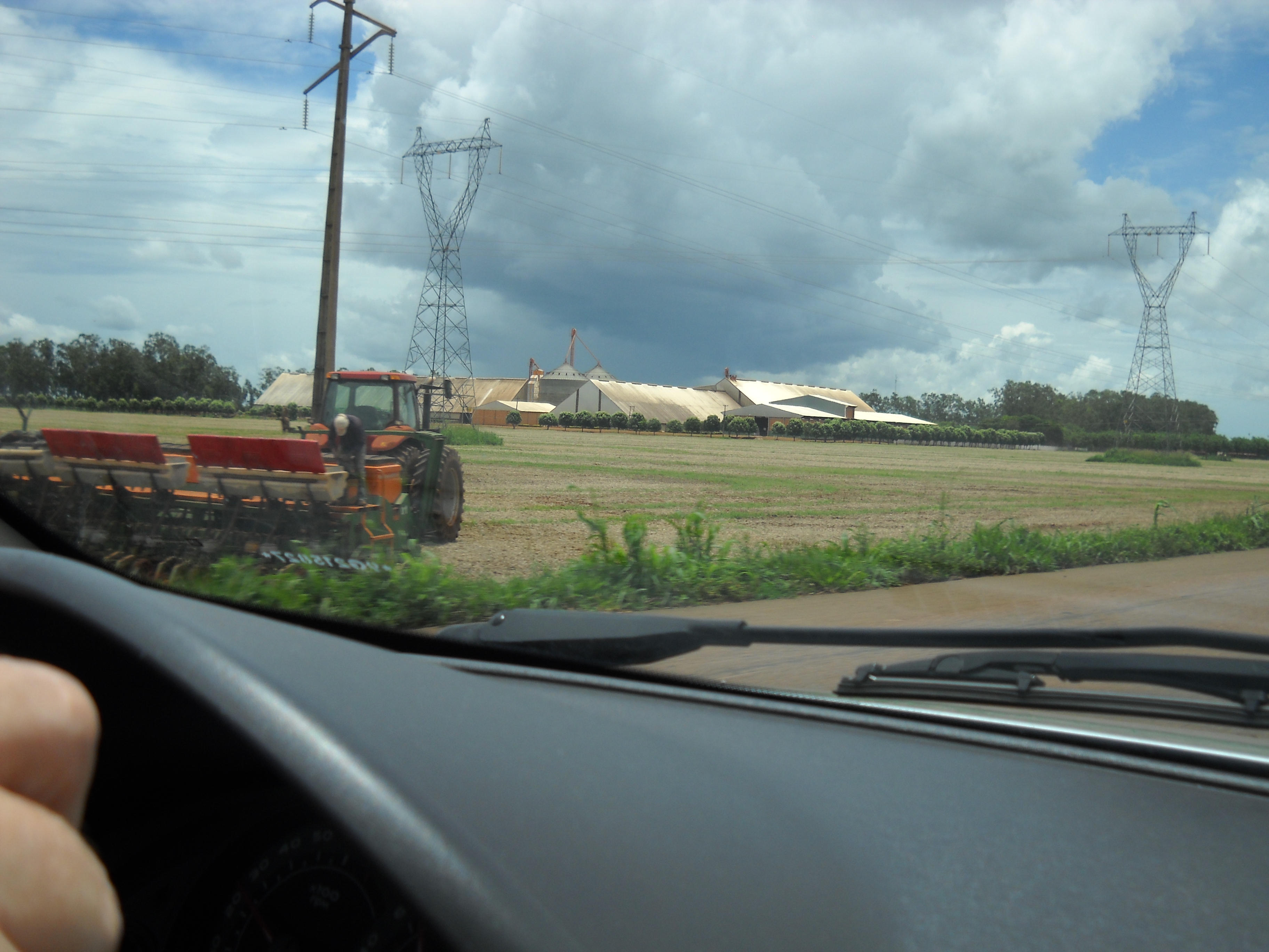 Planting safrinha corn near Itiquira in far southern Mato Grosso