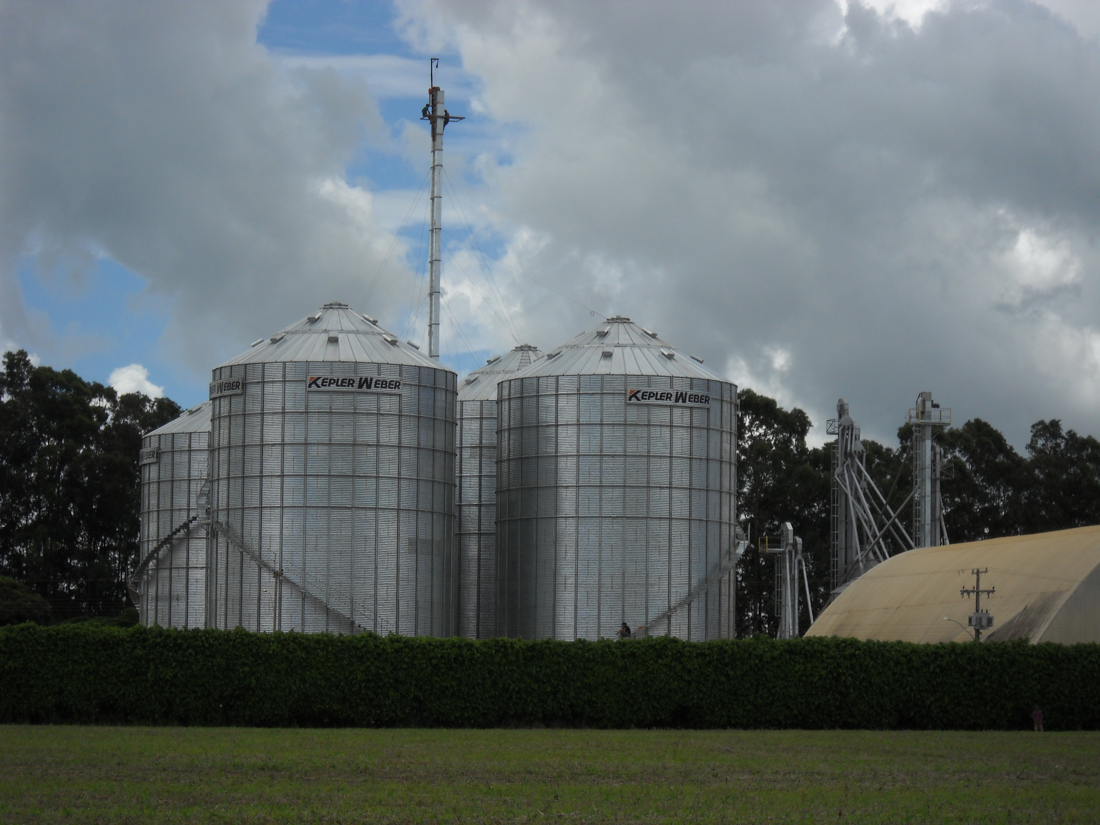 New grain silos near Alta Garcas in southeastern Mato Grosso (notice two workers at very top)