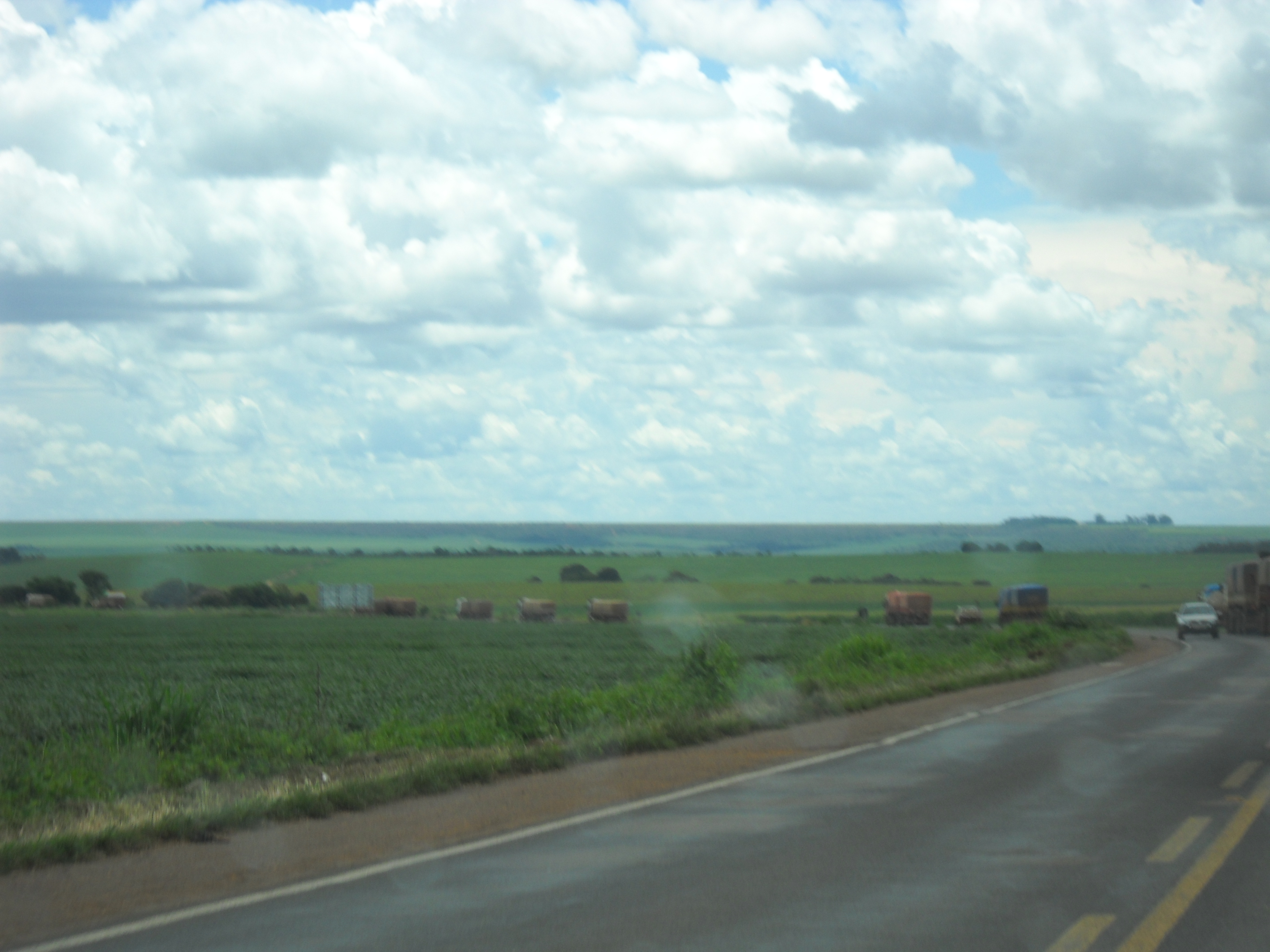 Truck traffic on highway BR-364 in southeastern Mato Grosso