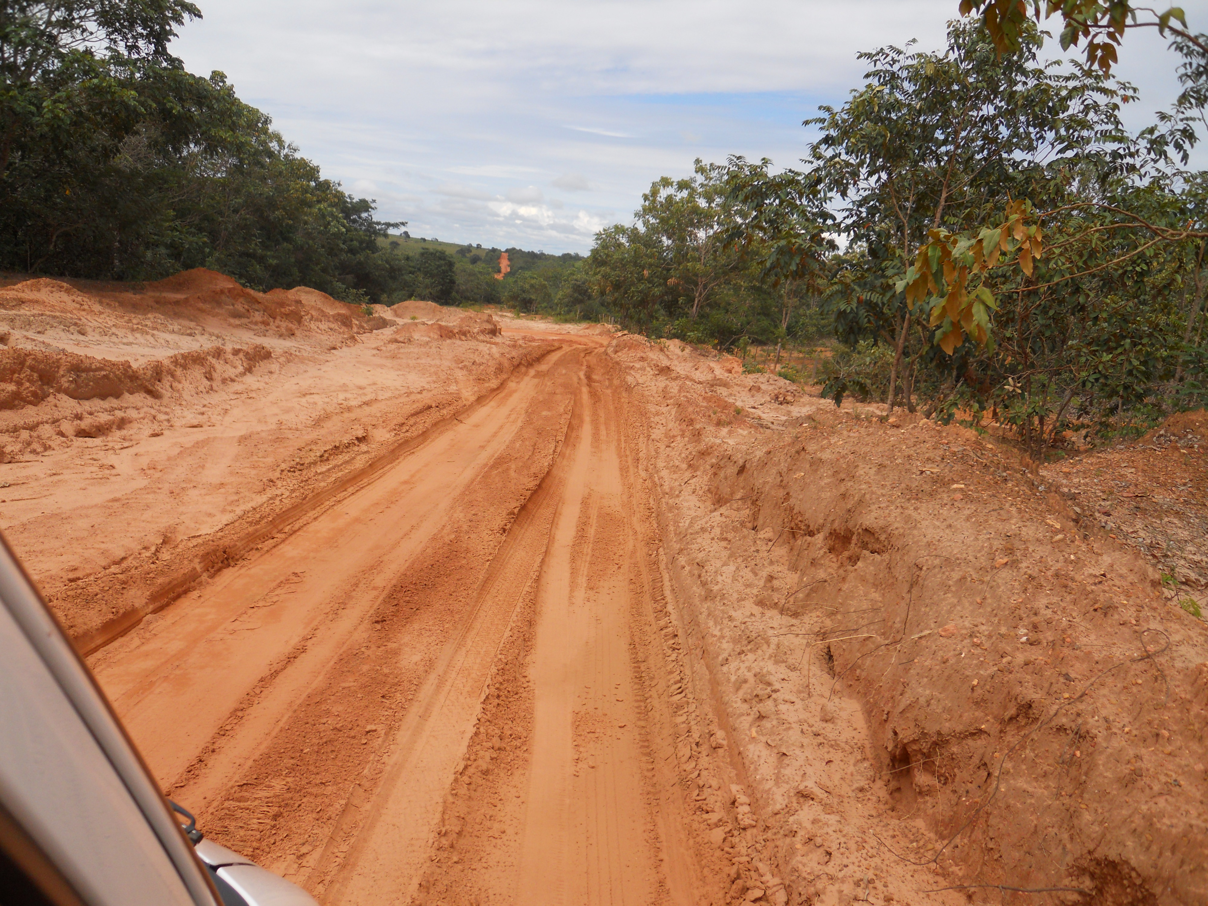 Road leading to Ferronorte Railroad near Alta Araguaia in southeastern Mato Grosso, Brazil