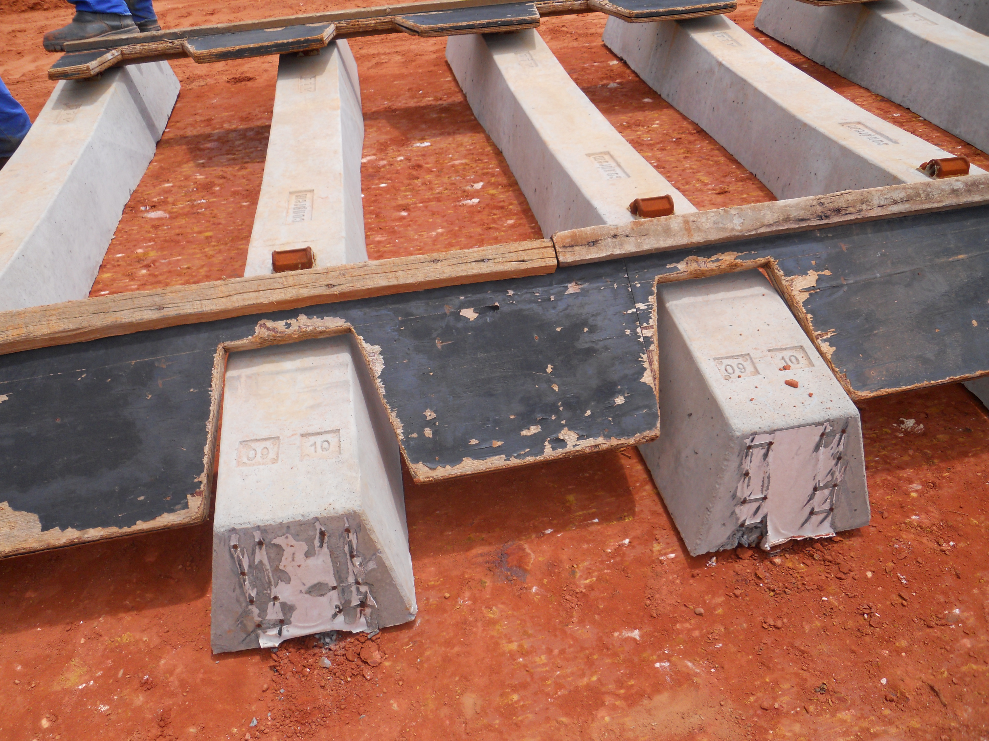 Spacing of ties along Ferronorte Railroad near Alta Araguaia in southeastern Mato Grosso, Brazil
