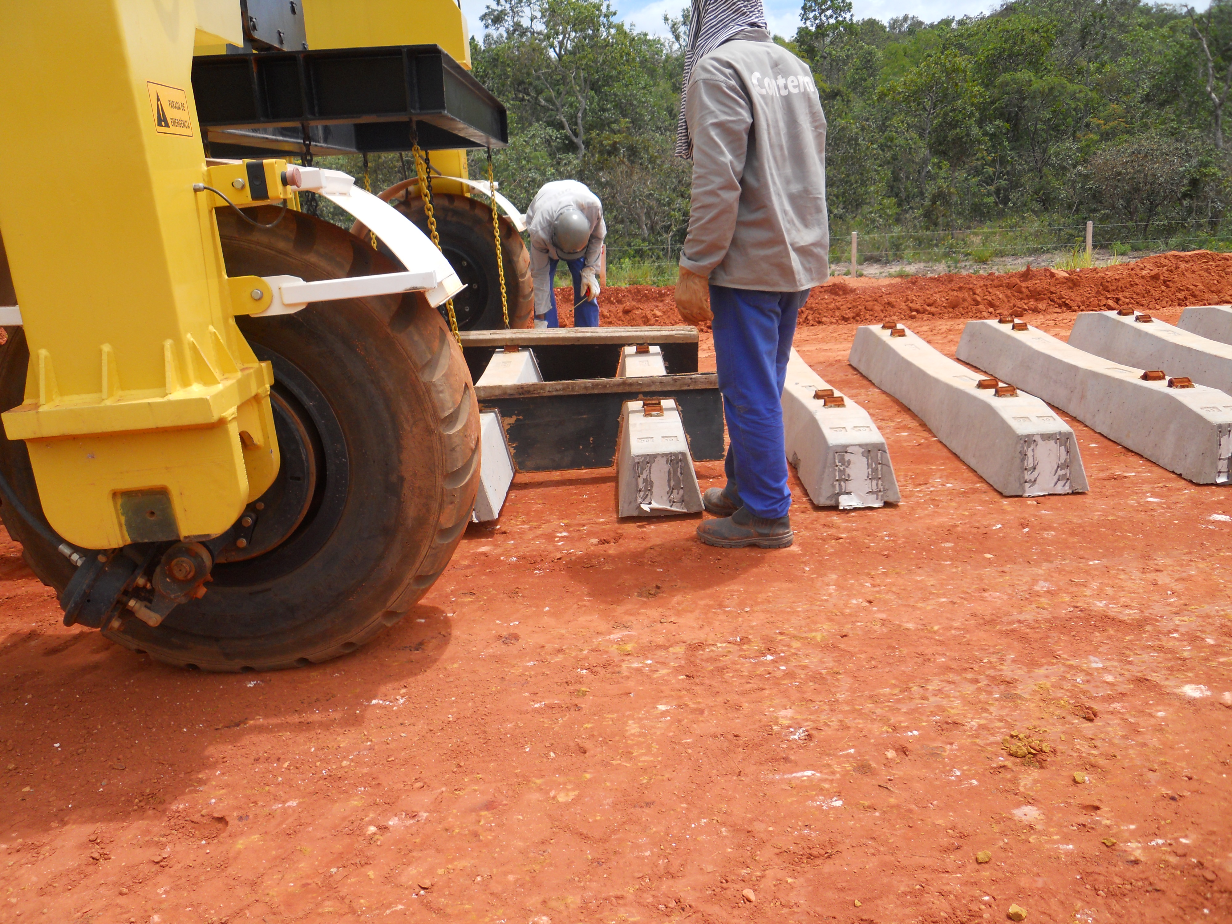 Spacing of ties along Ferronorte Railroad near Alta Araguaia in southeastern Mato Grosso, Brazil