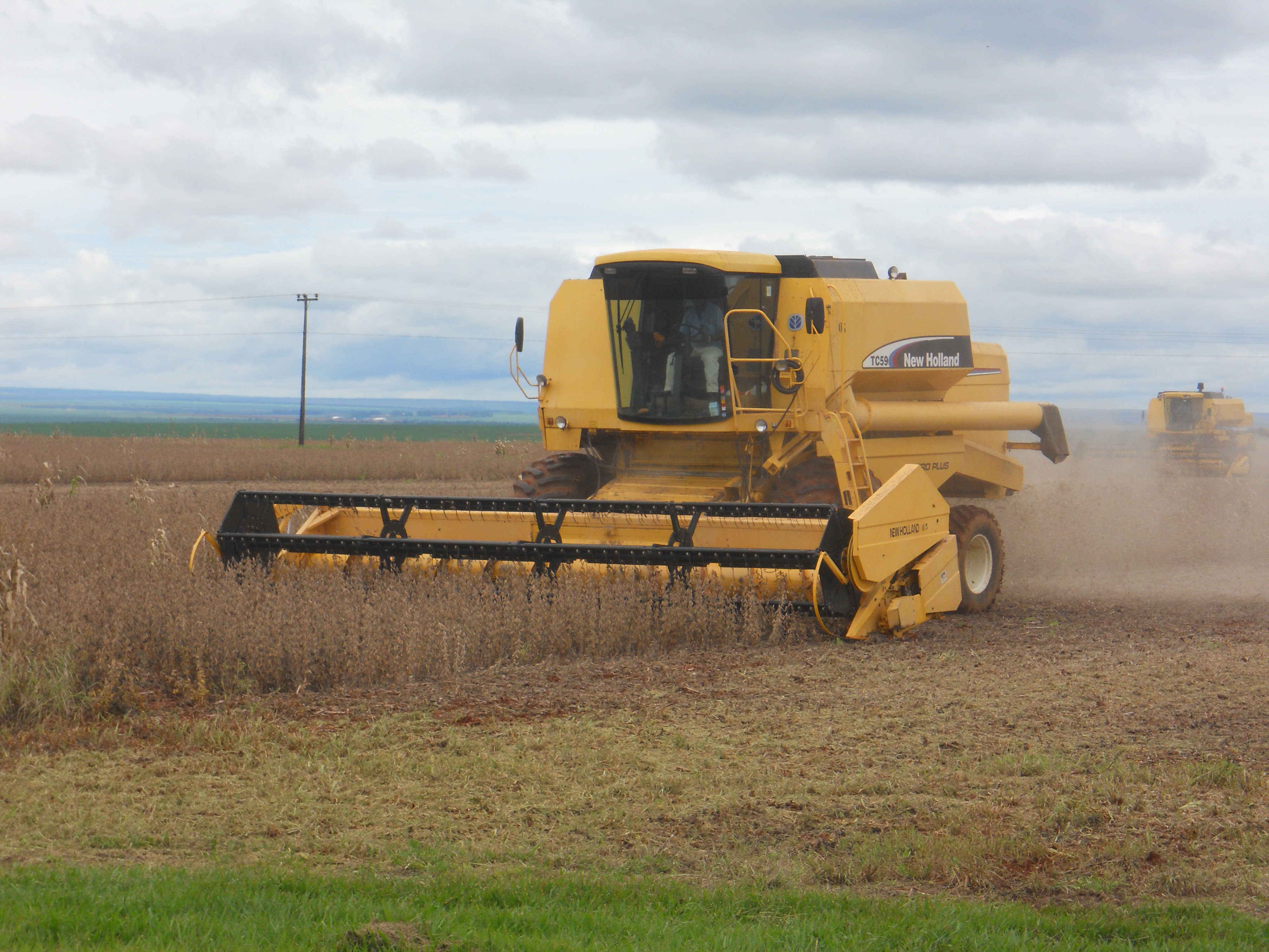 Harvesting soybeans near Primavera do Leste in southeastern Mato Grosso, Brazil