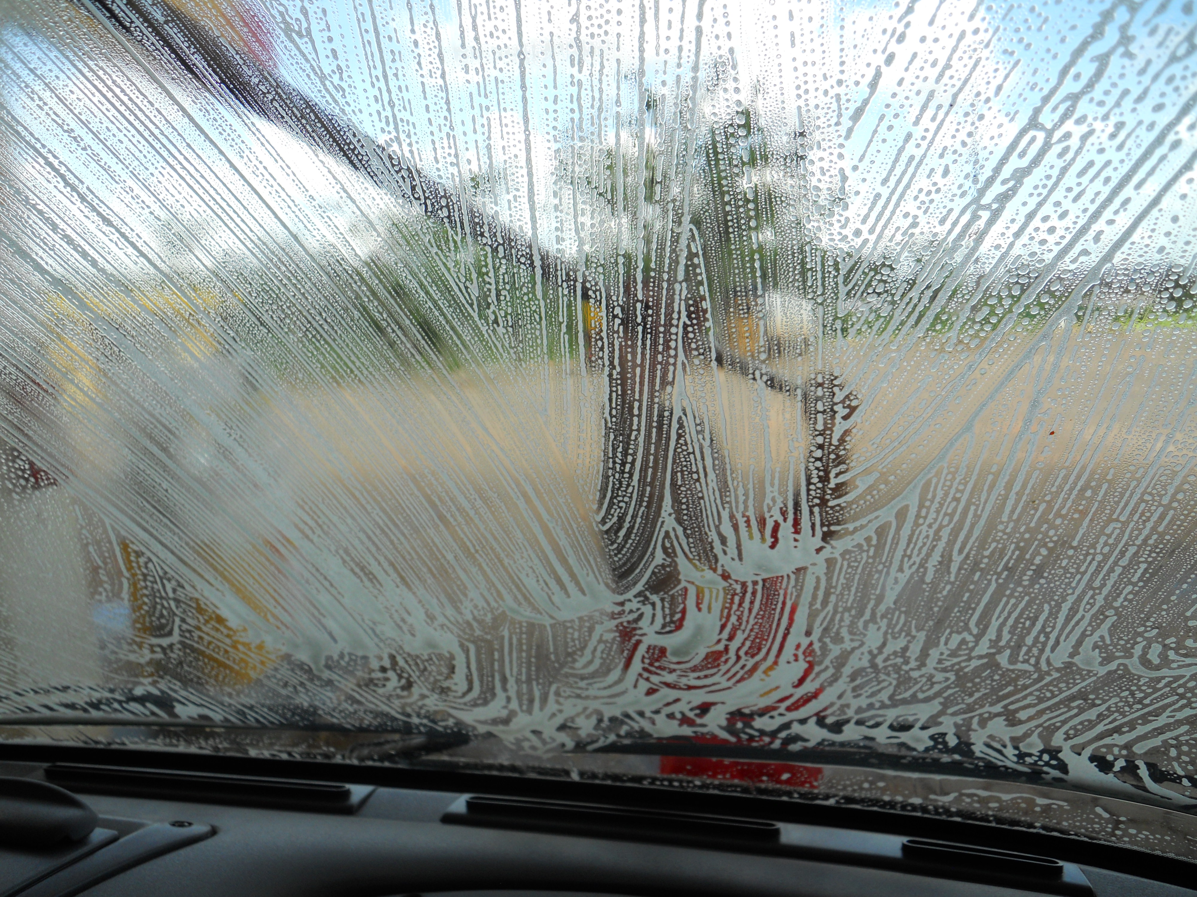Quick way to clean the windshield in Rondonia, Brazil