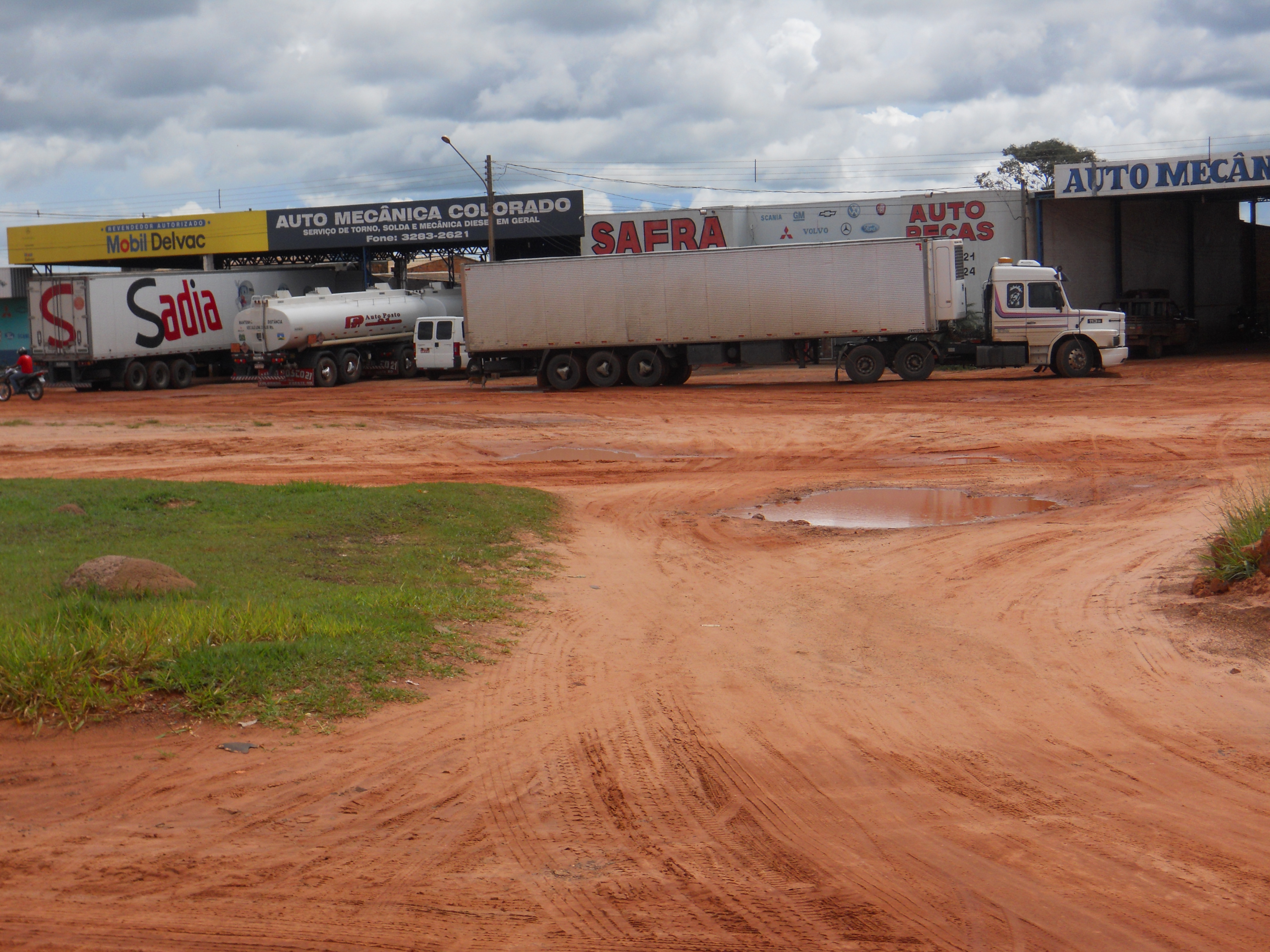Truck stop along BR-364 in northwestern Mato Grosso, Brazil
