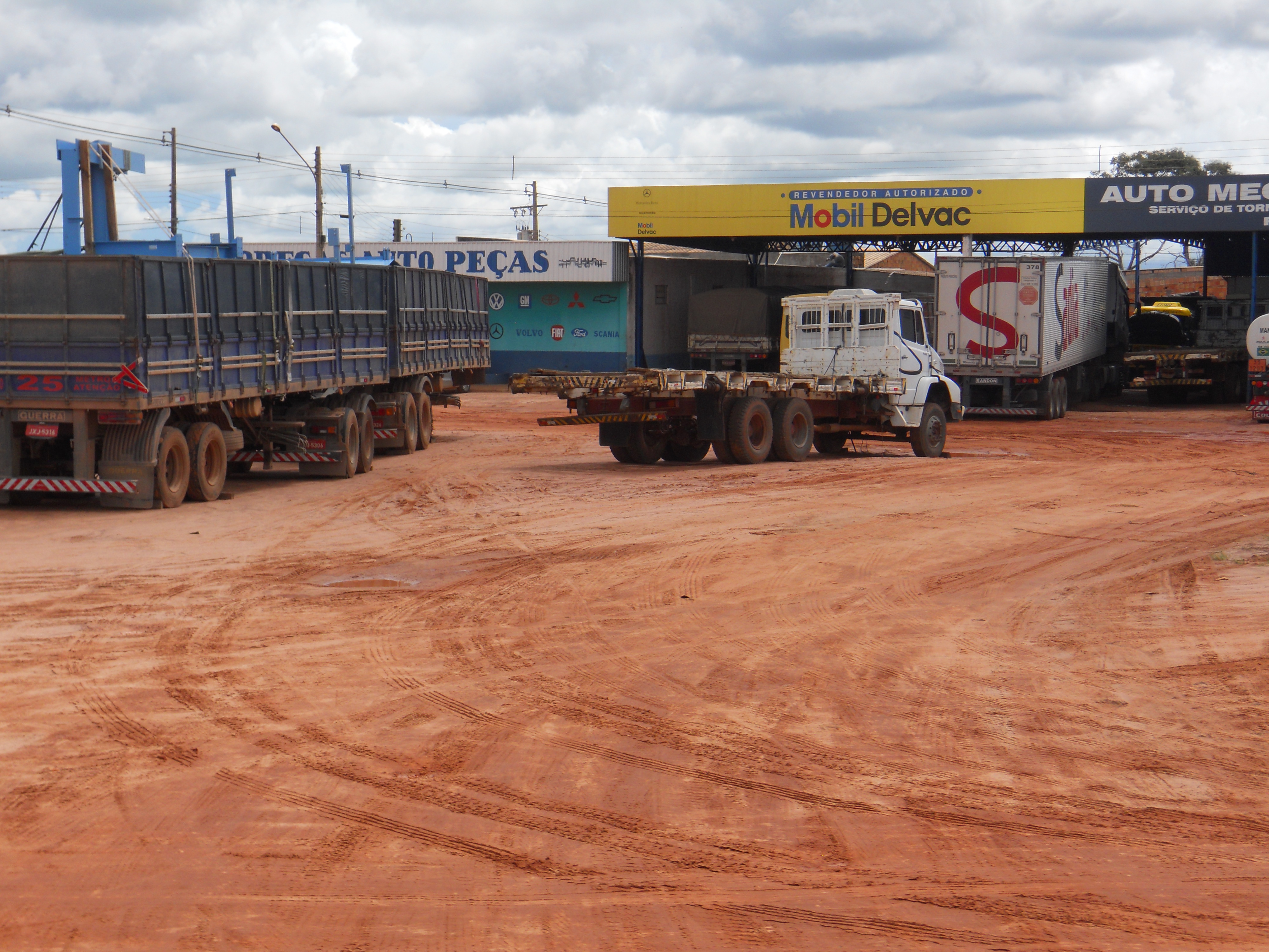 Truck stop along BR-364 in northwestern Mato Grosso, Brazil